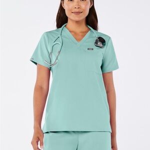 Figs Catarina One-Pocket Scrub Top and Jogger Set